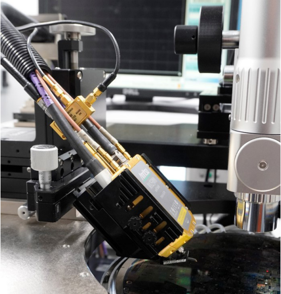 Anritsu's tweet photo. Download #Anritsu's application note to learn how to bias an active device up to 220 GHz using a Kelvin bias tee with the #VectorStar ME7838x broadband system: https://t.co/CIwrF7OVH0 #VNA #mmWave https://t.co/0ZezFXm1O9