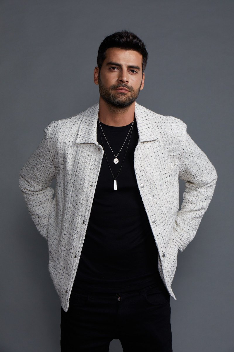 <a href="/ERKANMERICC/">Erkan Meriç</a> Bir işin daha sonuna geldik.
Başta yapımcımız olmak üzere, yönetmenlerimize, tüm oyuncu arkadaşlarıma, kıymetli büyüklerime, kamera arkasında tüm set çalışanı arkadaşlarıma ve ekran karşısında bizleri yalnız bırakmayan siz kıymetli canlara sonsuz teşekkürler 🙏 #yazgı