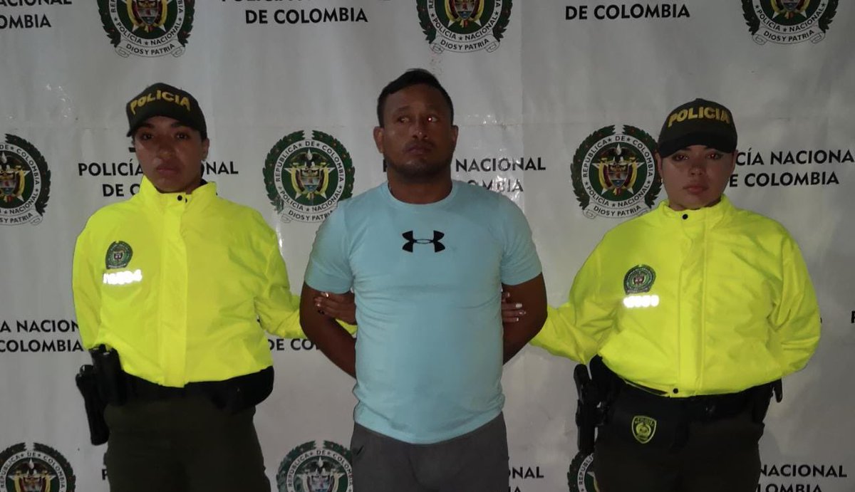 BarranquillaRCN's tweet photo. #ATENCIÓN Cae supuesto cobradiario que habría abusado y robado a por lo menos tres mujeres en Barranquilla y Soledad. @PoliciaBquilla busca a más víctimas de este sujeto. Vía: @Gsalazarlopez  Más detalles:
https://t.co/rWRoq4lHtL https://t.co/HbUA0kZxlR