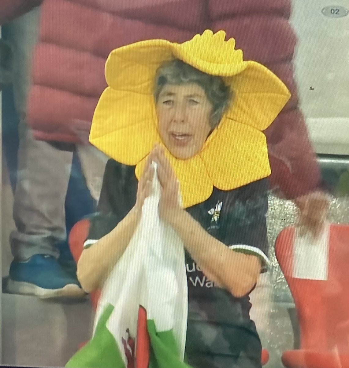 KearGareth's tweet photo. Special mention to @HockeyWales super fan @lynnemorgan1 no-one more passionate about Wales and hockey! 🏑🏴󠁧󠁢󠁷󠁬󠁳󠁿 https://t.co/7WEGEXBEqA