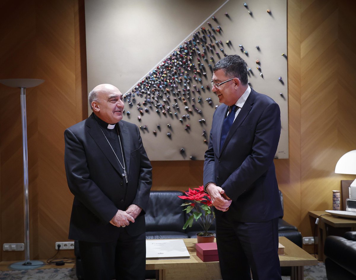 📸 El president <a href="/enricmorera/">Enric Morera</a> ha rebut hui al nou arquebisbe de València, Enrique Benavent, dins de la seua ronda de presentació a les institucions valencianes. El president i el màxim responsable de l'Arxidiòcesi han parlat de l'actualitat valenciana i del treball del parlament.
