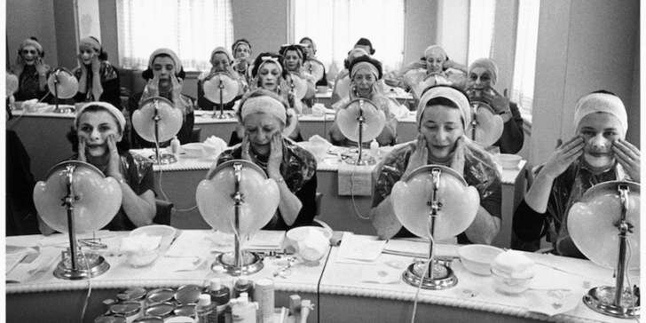 CasaLettori's tweet photo. Inge Morath 1923-2002

Nata come scrittrice e redattrice, lavorò al fianco di Cartier Bresson e Hernest Hass, ed entrò a far parte di Magnum, come prima donna fotografa dell’agenzia nel 1993 

#ScattiFotografici a #CasaLettori https://t.co/xo5XAx5SgM