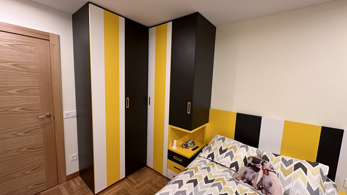 mycandosilla's tweet photo. Os presentamos un montaje de un dormitorio juvenil en tres colores con tirador embutido armario cerrado a techo detalle hueco efecto mesilla, cabezal de paneles y con iluminación de led y armario ajustado a paredes y techo. https://t.co/xHiLSTr9uj