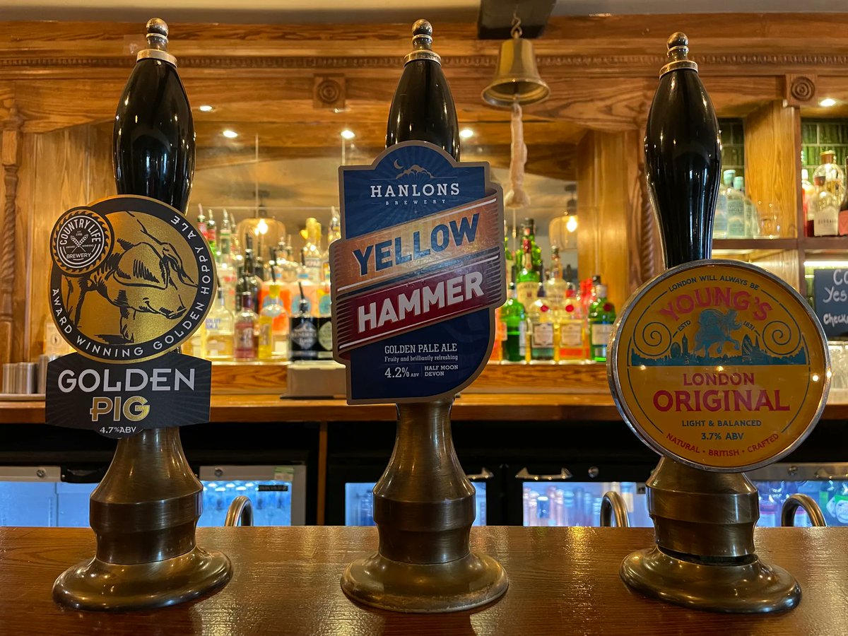 seagate_hotel's tweet photo. Weโre very excited to have not one but two local ales visiting The Seagate at the moment. They both stand very proudly next to our Youngs Original โค๏ธ๐ป #localale #realale #devonale #youngsoriginal
@YoungsPubs @HanlonsBrewery @CountryLifeBrew https://t.co/rlegELzJAB