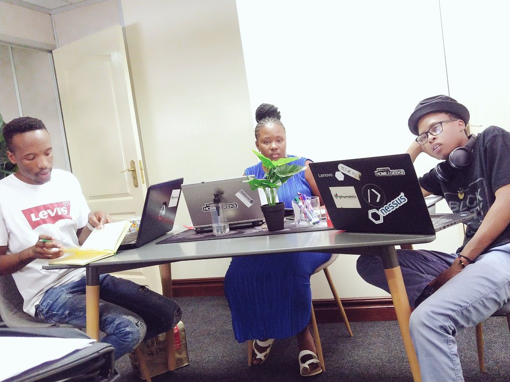 Geekulcha's tweet photo. The Geekulcha team responsible for programmes just finished a working session. Exciting year ahead...
#GKSS23Summit #AutumnDevDays #1stYearGeeks #LokateMyKasi #CodaWenaGirl #GKHack2023 #GeeksConnect #gkVacWork https://t.co/DBBLV1EYEQ