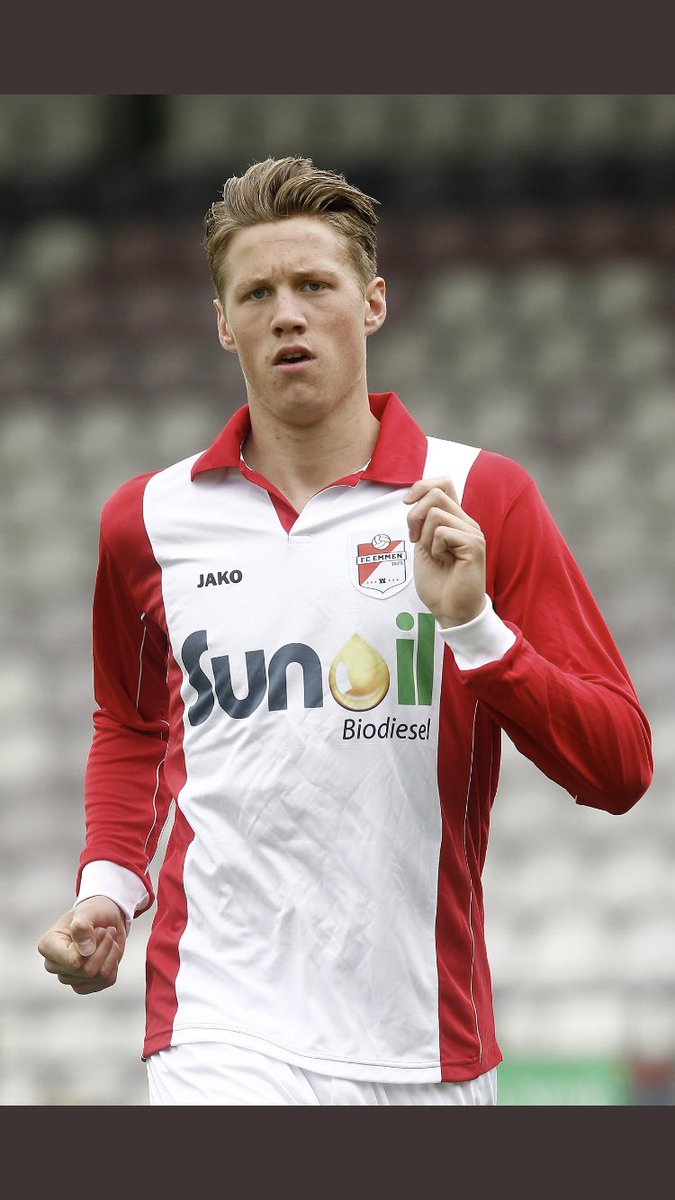 IvarHageman's tweet image. Prachtige transfer van #Weghorst doet denken aan driejarig wetenschappelijk onderzoek @BasKodden: niet enkel talent, maar vooral karaktereigenschappen zijn cruciaal voor lange termijn prestaties.  Aanpassingsvermogen en intrinsieke motivatie zijn daarvan twee goede voorbeelden.