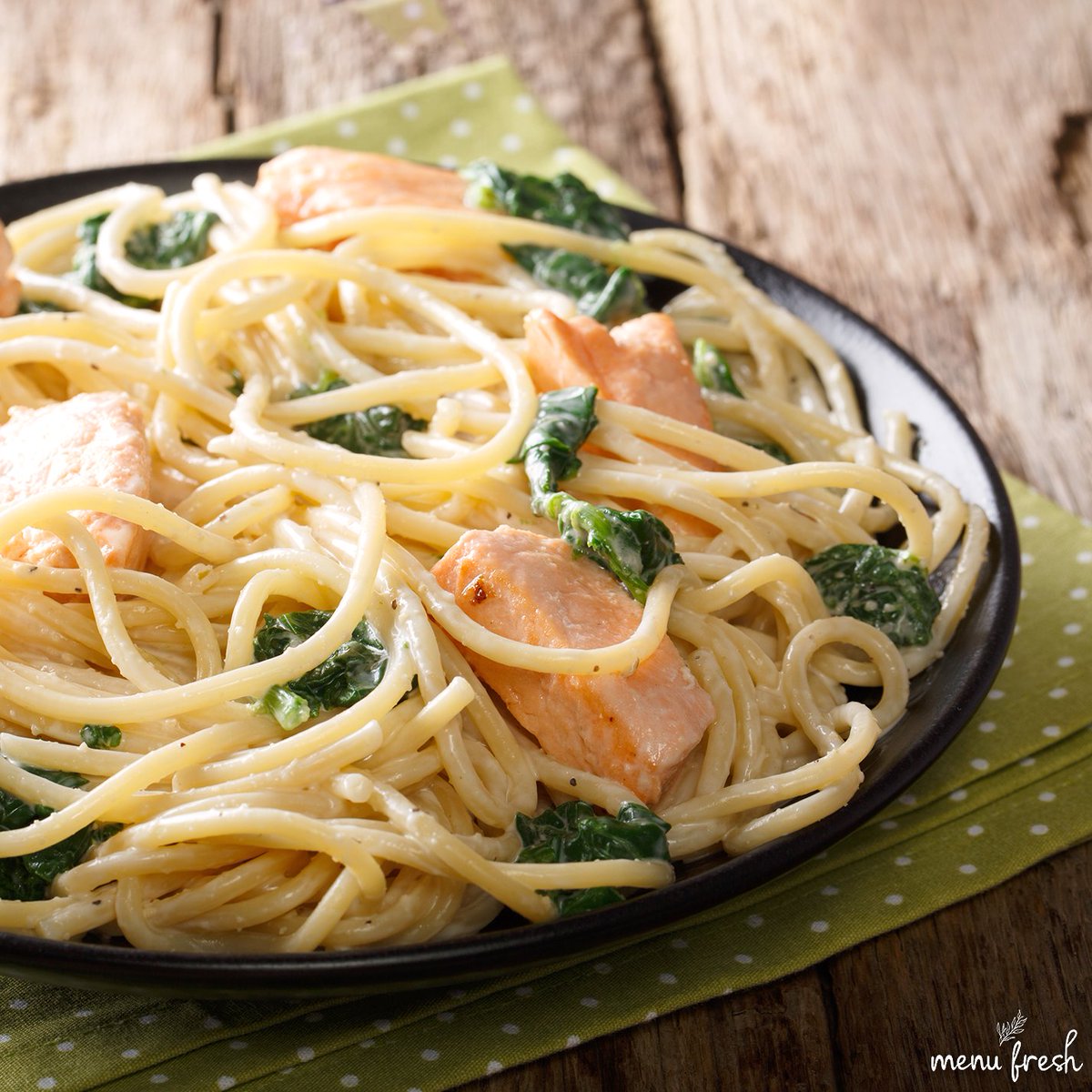Menu_Fresh's tweet image. How about a Lady and the Tramp spaghetti moment with this Spinach &amp;amp; Salmon Spaghetti dish for Valentine’s Day! ❤️🍽️

Cost per portion: £2.32
Price per portion: £13.00
Gross Profit Margin: 82.09%

#menufresh #foodie #chefs #recipes #valentinesday