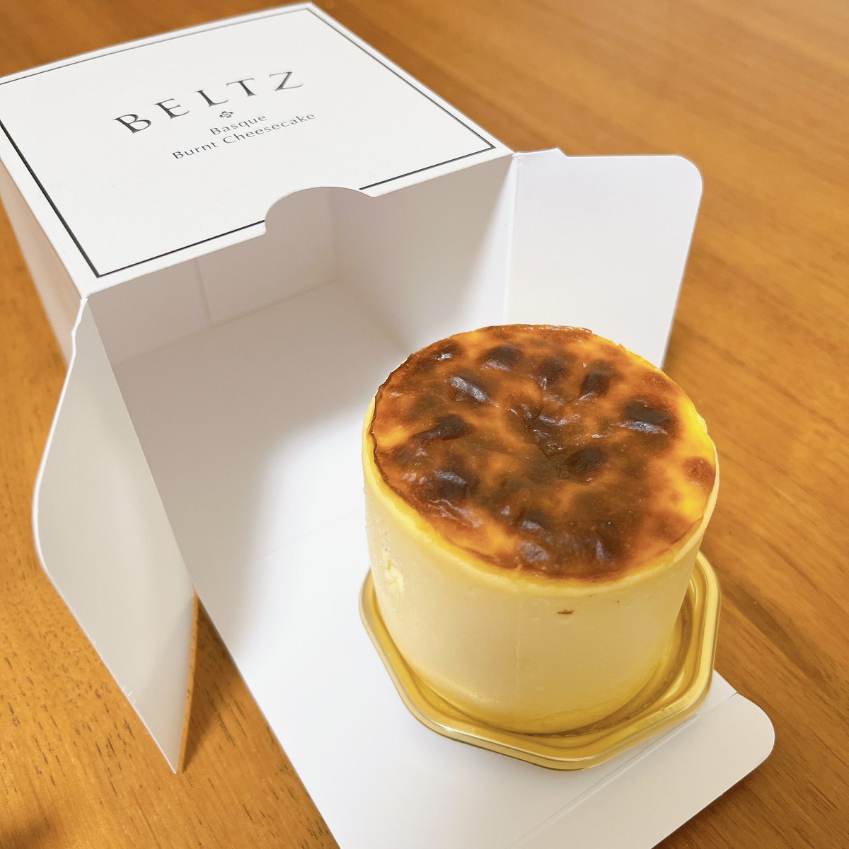 今日はたくさんの社員と話せた1日でした☺️
しかも！元社員が新年の挨拶にとオフィスに遊びにきてくれて、バスクチーズケーキくれましたーー💕💕嬉しい