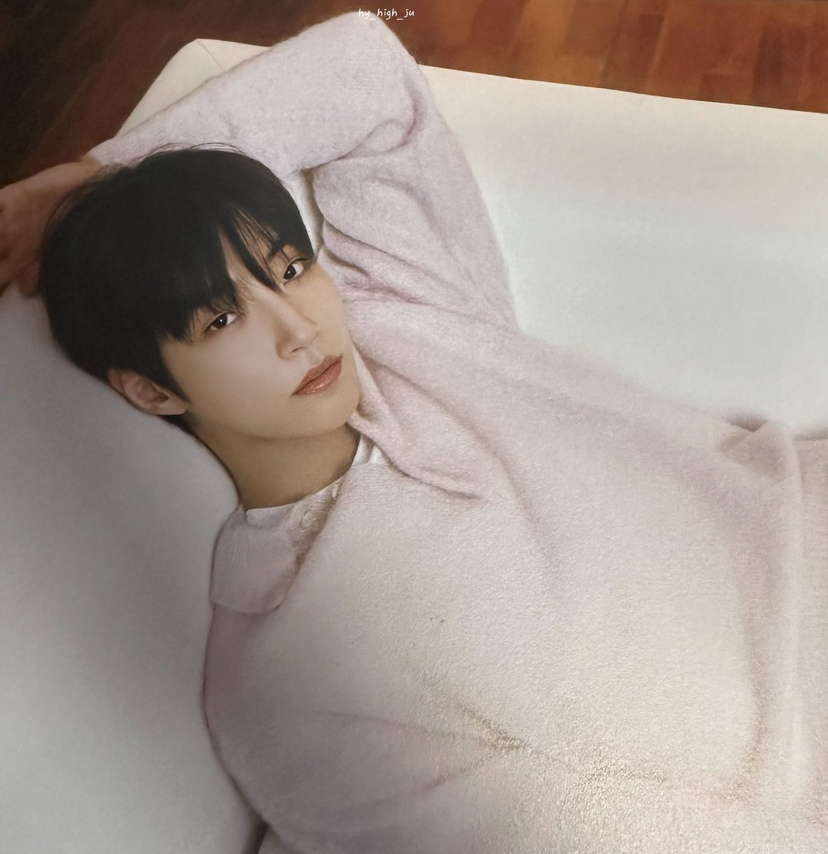 gomm1800's tweet photo. 🫶🏻
#황인엽 #HwangInYoup #시즌그리팅 https://t.co/qIV206mT2i