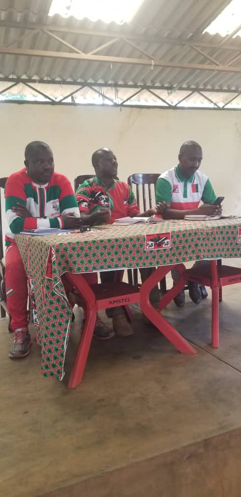 rutanacnddfdd's tweet photo. #Burundi kuruyu wa 13/1/2023 Umunyamabanga w'ibiro @CnddFdd mu ntara ya Rutana yaramutse aganira abaserukira ibisata vy'amagara y'abantu hamwe n'indero bo komine Rutana mu ntumbero yo kubakundisha igihugu no gutsimbataza umugambwe murivyo bisata @nancymutoni https://t.co/7d1LdgK21X
