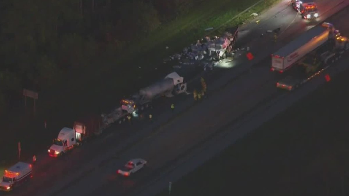 #BREAKING: 3 tractor trailers involved in deadly Turnpike crash in Martin County bit.ly/3H4rHUk
