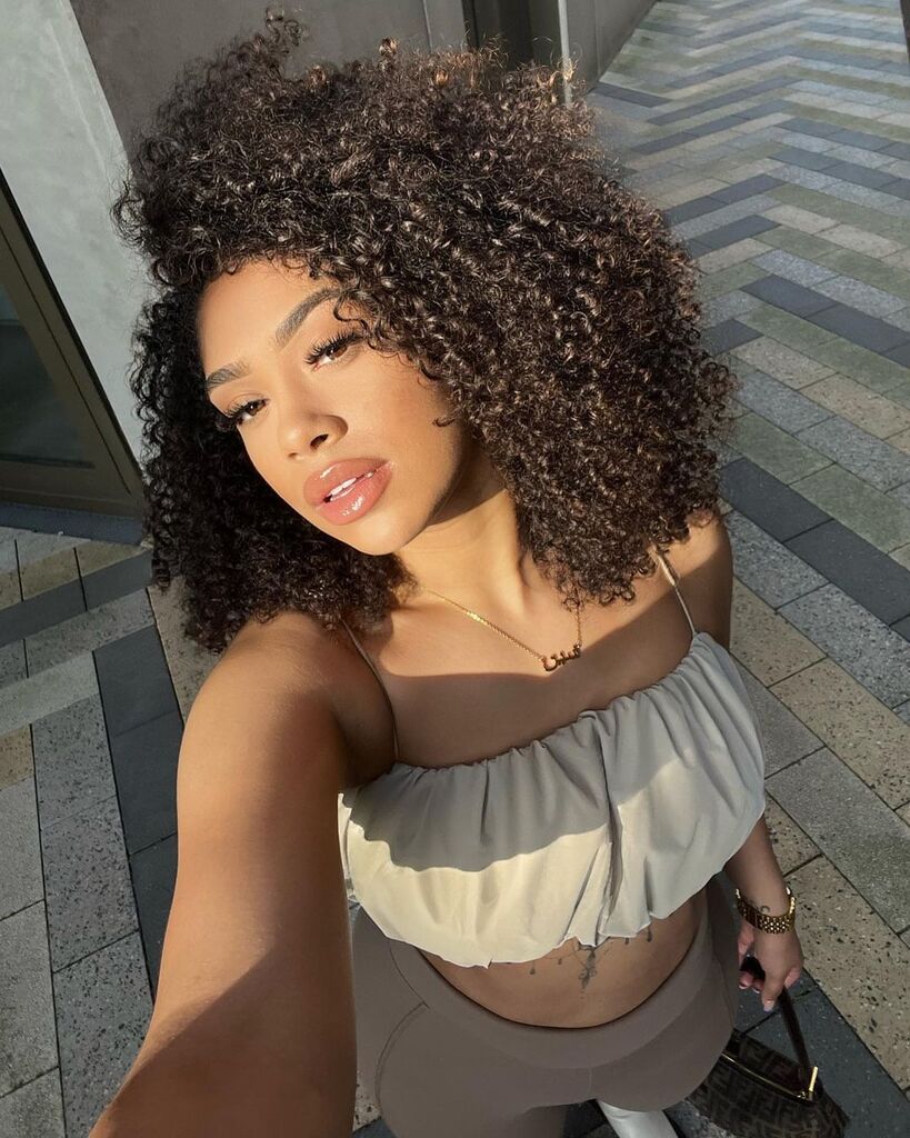 curlhairstyle's tweet image. My life may not be perfect, But my Curls are...💕
📸 : @shaneracheljosefina

#shinycurls #sunshine #curls #curlyhair #myhairs #curlyhairroutine #curly #curlygirlmethodaustralia #curlyhairgirl #curlyhairs #curlyhairstyles #curlyhairday #curlyculture #na… instagr.am/p/CnWnLxvI_mf/