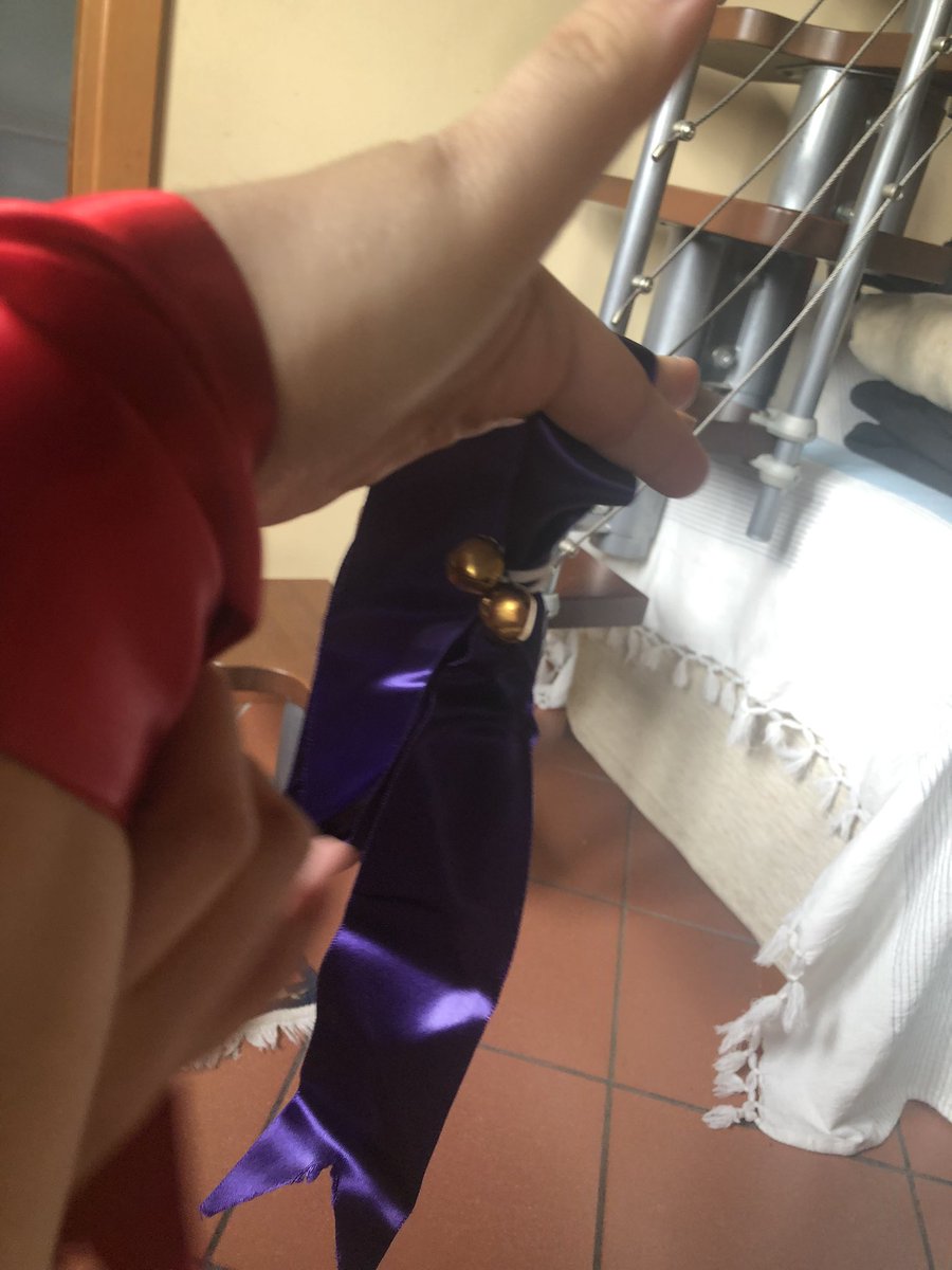 AAAAA you guyssss look what feral made for meeee, she made me ribbons to represent the boys ✨
also plz ignore my baby hands 😭