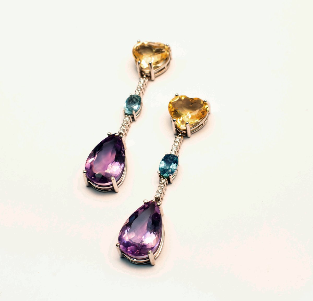 jordanjoyeros's tweet photo. Cuore d'amore
#JordanJoyeros #diseñadores #joyeria #fabricantes #gemologos #pendientes #earrings #turmalinaazul #topacioamarillo #amatista #oro #gold #diamante  #diamonds #diseñamosparati #wedesignforyou
https://t.co/Xy6SvDCebO https://t.co/9oOJz5YFOk