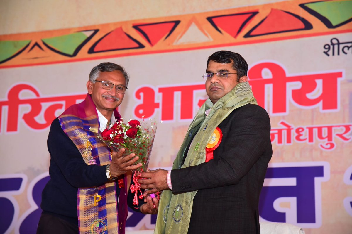 ABVPJodhpur's tweet photo. अभाविप जोधपुर प्रांत के नवनिर्वाचित प्रांत अध्यक्ष डाॅ हीराराम और प्रांत मंत्री श्री श्याम शेखावत ने वीर दुर्गादास राठौड़ नगर, जोधपुर में आयोजित हो रहे 58वें प्रांत अधिवेशन में दायित्व ग्रहण किया।

#58thABVPJodhpurConf https://t.co/00xB9fS59A
