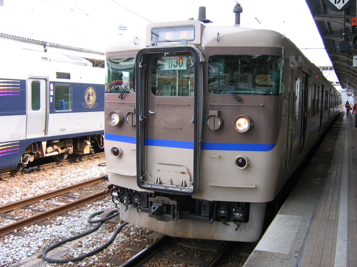 @MARINreact400 このミルクオレ色とカフェオレ色が良かった　岡山駅 2005.5.8