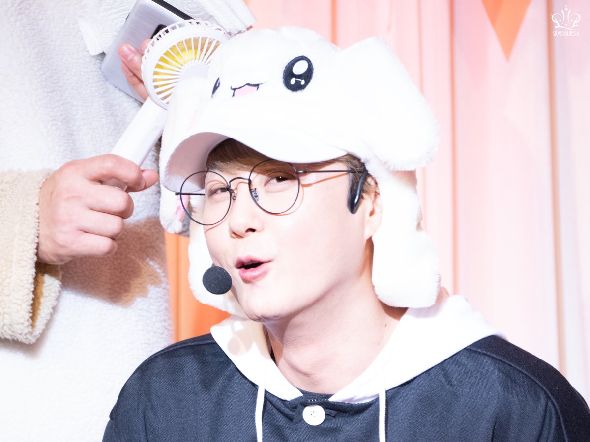timeofsung's tweet photo. #신혜성 #2018_hscamp #hsclass
열심히 도장파던 오빠
https://t.co/6ihV8T6BRg https://t.co/9yH4IVk8Zj
