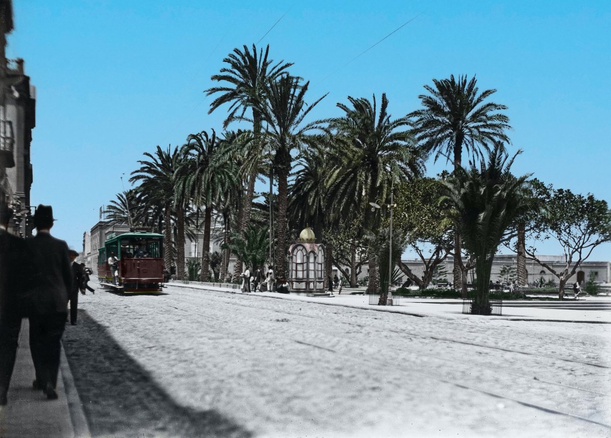 n_canarias's tweet photo. Gran Canaria - Gran Canaria - Tranvía del puerto pasando por parque San Telmo - año 1917
Si te gusta (y quieres) déjanos un corazoncito y retwitea para apoyar al canal. https://t.co/LE2QU2EJQu