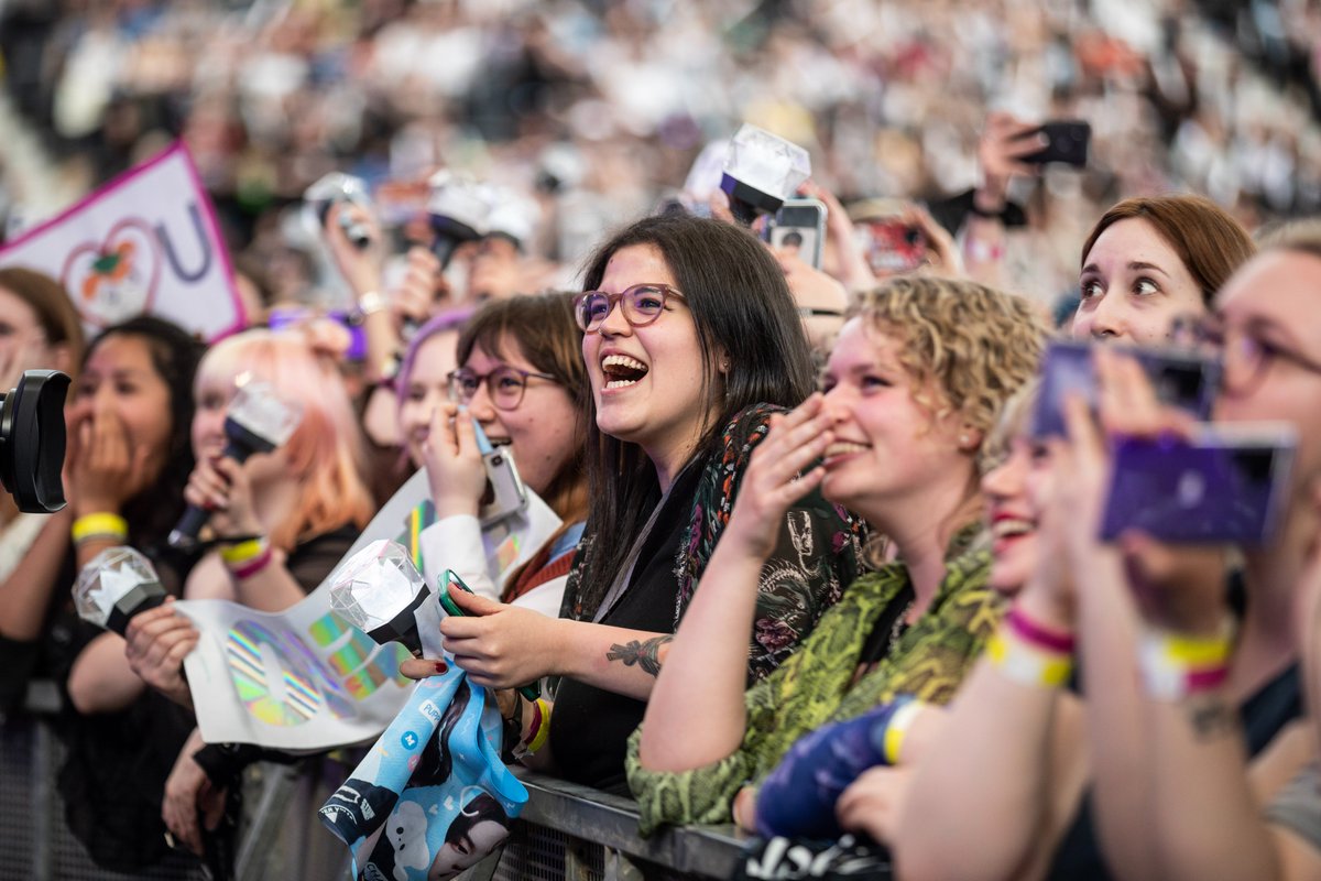 KPOPLUXFRA's tweet photo. Should we try this again? 😜 Apologies for yesterday's #throwback confusion!
Here's a #fanflashback to last year's #KFLEXFrankfurt.
We LOVED all of last year's artists. Who was your favourite?
#KFLEX https://t.co/osaTNoABel