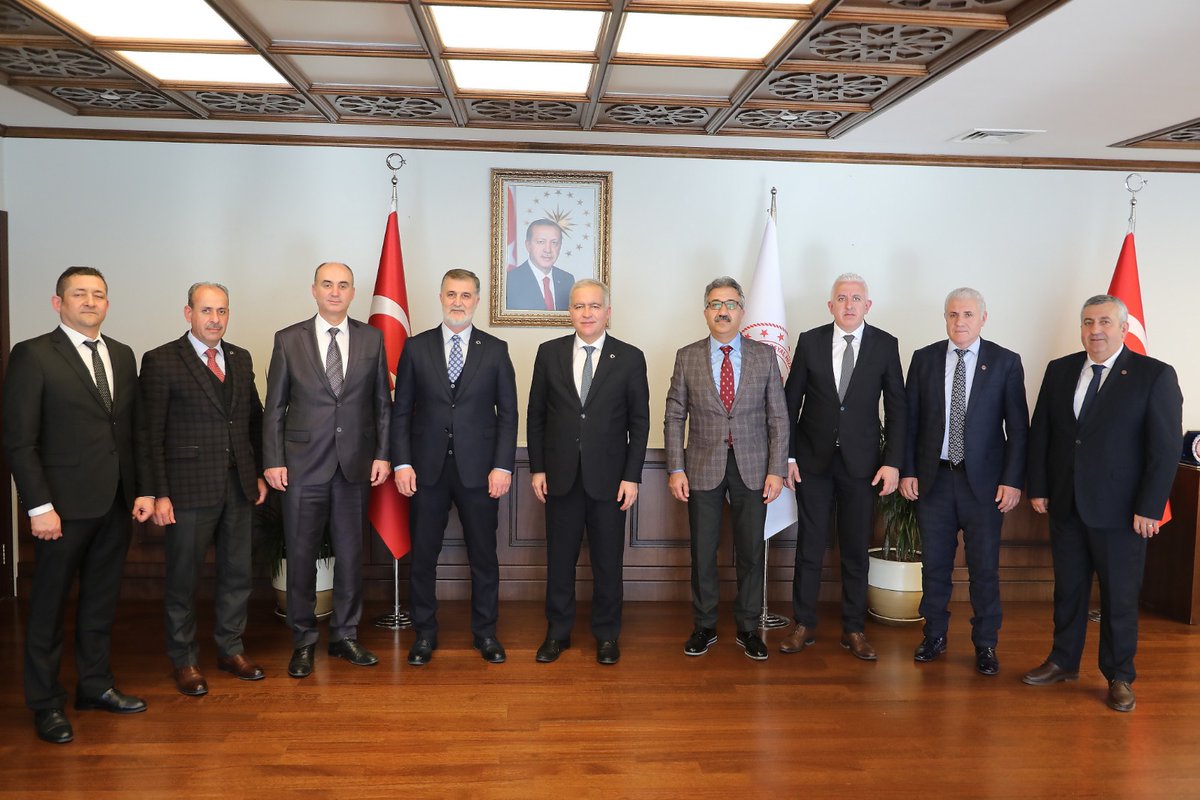 Yönetim Kurulumuz, <a href="/tcailesosyal/">T.C. Aile ve Sosyal Hizmetler Bakanlığı</a> Bakan Yrd. Sn <a href="/ismailerguness/">Av. İsmail ERGÜNEŞ</a>'i ziyaret ettiler. 
Ziyarette, Aile ve Sosyal Hizmetler Bakanlığı bünyesinde çözülecek konularda, esnaflarımızın talepleri, beklentileri ve çözüm önerileri değerlendirildi. 
İlgileri için kendilerine teşekkür ederiz.