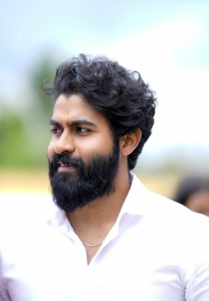 AppuYuvaFc's tweet photo. ದೊಡ್ಮನೆ ದರ್ಬಾರ್ನ ನಿಮ್ ತಾಂತಂದಿರೂ ನೋಡಿದ್ದಾರೆ.ನಿಮ್ ಅಪ್ಪಂದಿರು ನೋಡಿದ್ದಾರೆ. ನೀವು ನೋಡಿದ್ದೀರ ಮುಂದೆ ನಿಮ್ಮ ಮಕ್ಕಳೂ ನೋಡ್ತಾರೆ.ದೊಡ್ಮನೆ ಯುವರಾಜನ ಪಟ್ಟಾಭಿಷೇಕ ಇನ್ನು ಕೆಲವೇ ದಿನಗಳಲ್ಲಿ

 ಇಲ್ಲಿಯವರೆಗೂ ಹುಲಿ ಸಿಂಹ ಆನೆ ಚಿರತೆ ಯಾಗಲಿ ಯಾವುದೂ ರಾಜ್ಯ ಆಳಿಲ್ಲ ಆಳಿದ್ದು ಆಳುವವರು ರಾಜವಂಶದವರೇ ಅನ್ನೋದು ಮರೆಯಬೇಡ
#YuvaRajkumar https://t.co/i4AHMrpPWL