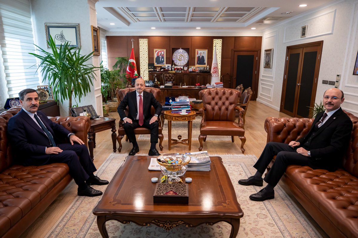 OnderKahveci's tweet photo. 1⃣Çalışma ve Sosyal Güvenlik Bakanı Sayın Vedat Bilgin’i, Genel Sekreterimiz ve Türk Eğitim-Sen Genel Başkanımız Talip Geylan ile birlikte ziyaret ederek çalışma hayatı gündemindeki konular hakkında görüş alışverişinde bulunduk. @vedatbilgn @TalipGeylan06 https://t.co/8fIjRZBy4o