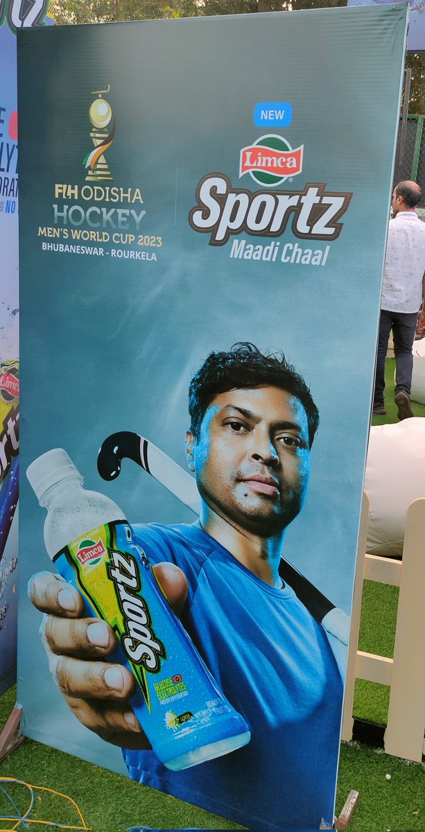 bhabanipatra_'s tweet image. Feels great to see our own @SuraRoutray bhaina famous dailogue #madichala use in #PEPSI #limca brand ambassador by @DilipTirkey @pepsi #HockeyWorldCup2023 #HockeyIndia #HWC2023 #HockeyComesHome @FIH_Hockey #Odisha