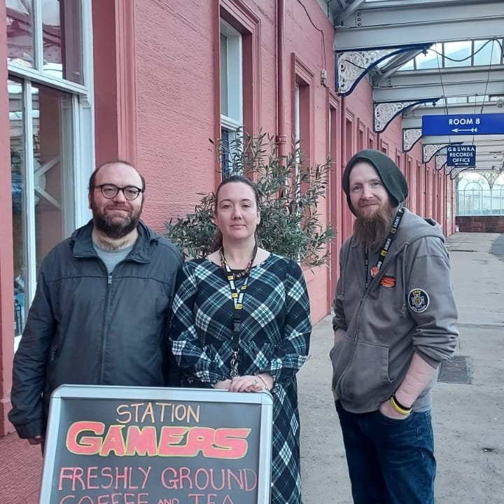 StationGamers_'s tweet photo. A pleasure to have a visit from @Chrisfrom3TFM from #3TFM today to talk about our work in mental health, heritage and our gaming community.
You can catch Chris live on https://t.co/llAsXx14Po every Thurs 11am-3pm on 103.1FM and online at https://t.co/8vEWAjcbez
#kilmarnock https://t.co/vw6YEUDHG8