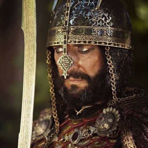 قال الفقيه الأندلسي : لسان الدين بن الخطيب : 

" العرب لم تفتخر قطُّ بذهب يُجمع ، ولا ذُخر يُرفع ، ولا قصرٍ يُبنى ، ولا غرس يُجنى ،  إنما فخرها عدوٌّ يُغلب ، وثناءٌ يجلب ، وجُزر تنحر ، وحديثٌ يُذكر  ".