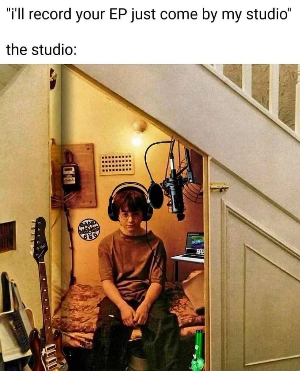 ZAORFurniture's tweet image. Have a nice recording weekend, folks!🎤🎧🤩

#studiomeme #homerecording