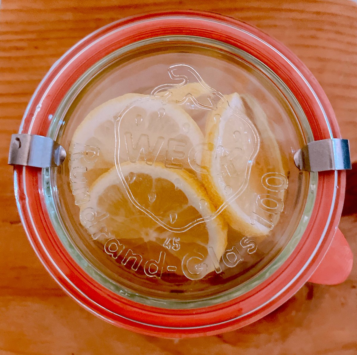 Lamy_____yi's tweet image. 国産レモンが手に入ったので、はちみつレモンを🍯🍋

@taicho_H03 
shop.piis-road.jp

#はちみつレモン
#weck
#PiiSPlazaさいたま
#国産非加熱はちみつ
#週末料理しがち
#国産レモン