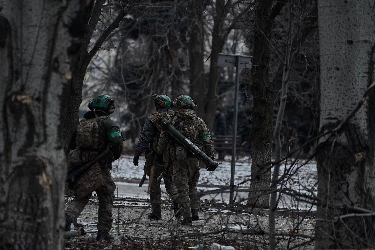 EuromaidanPress's tweet photo. Fortress Bakhmut holds  
Never-ending sounds of artillery and machine gun fire, destroyed roads, shattered glass and bullet-ridden buildings 
Locals say that before the full-scale invasion Bakhmut was a beautiful and comfortable city. 

Photo: Liberov photographers https://t.co/h9R3U35JXB
