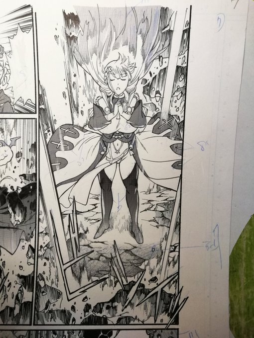 最初の画像のコマのキャラだけ小さくしたいので、画像二枚目のように元のキャラを隠すようにコピー紙貼ってキャラを小さく描き下ろします。下の元絵が透けて見えますが印刷には出ません。そして背景の効果を描き足して完成。なかなかアナログチックでしょ😆 