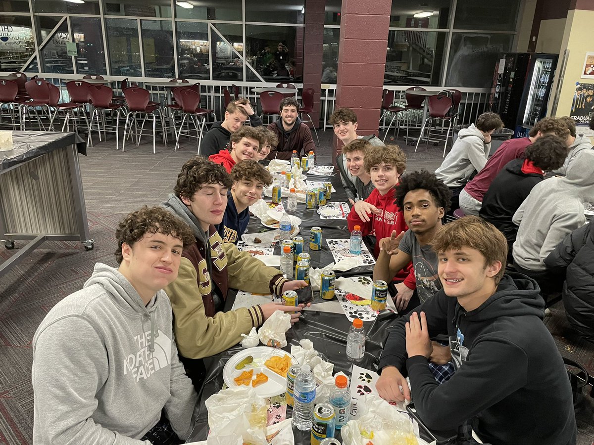 StowBoysHoops's tweet photo. Thanks for our awesome moms who organized and provided last nightโs team dinner! We appreciate you!
#BetterTogether
#MomsRCool https://t.co/fCl6TNqHpw