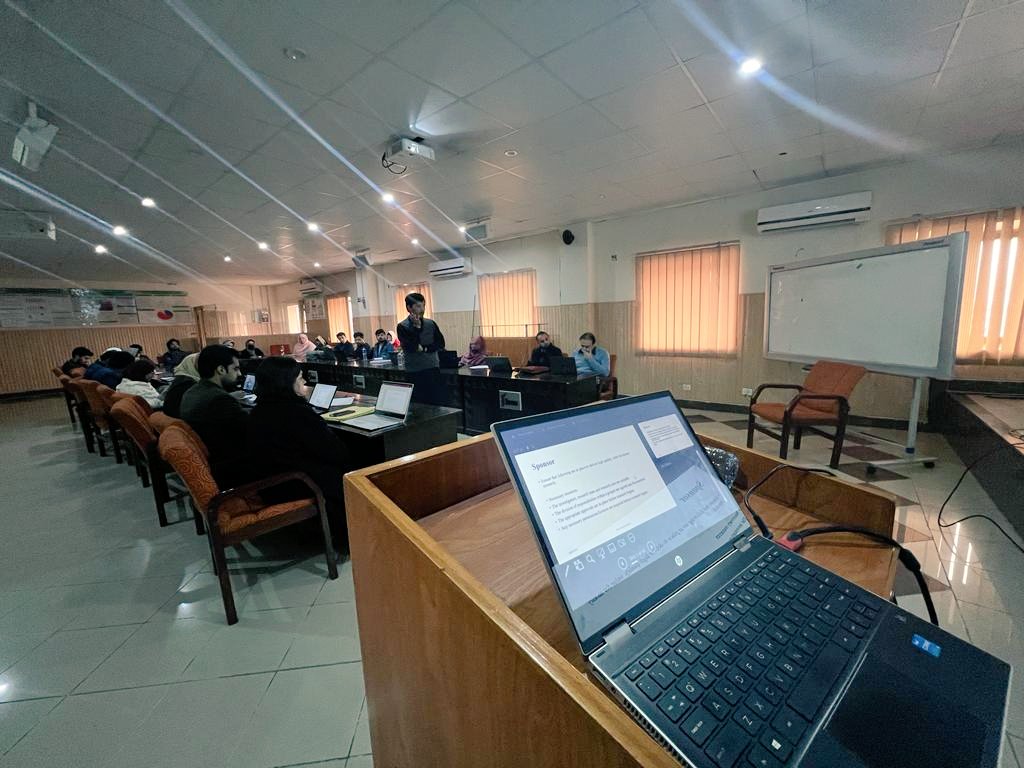 CONTROL_NIHR's tweet photo. Dr.Safat Ullah @SafatUl80655206 Coordinator Clinical Trial Unit (CTU), discussed Roles &amp; Responsibilities in Good Clinical Practice, session II. @sfarooqlrh @zoheb_dr @drzeeshankibria @SaimaSheikh1974 @saimaaleem8 @Saar_kay @ResearchKMU1 https://t.co/CXDQxoTsGx