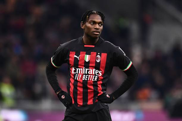 MilanPosts's tweet photo. 🤔 What would you say to @RafaeLeao7 to convince him to renew his contract ? https://t.co/R0ZGNgzoSJ