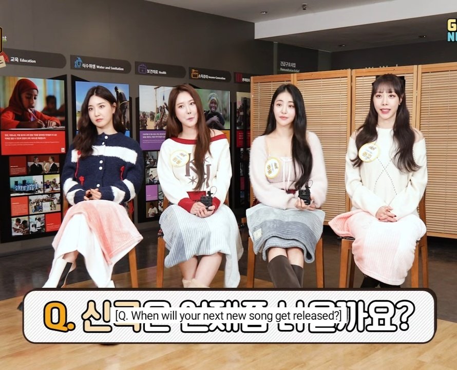 BBGirlsFiles's tweet photo. Brave Girls during a recent interview responding to the question "When will your new song get released?" 

BG: That's not something we can talk about right now. That.. you need to ask Brave Brothers..

*It has been 306 days since BG's last comeback.. We don't know what is his https://t.co/NaJY63Hap1