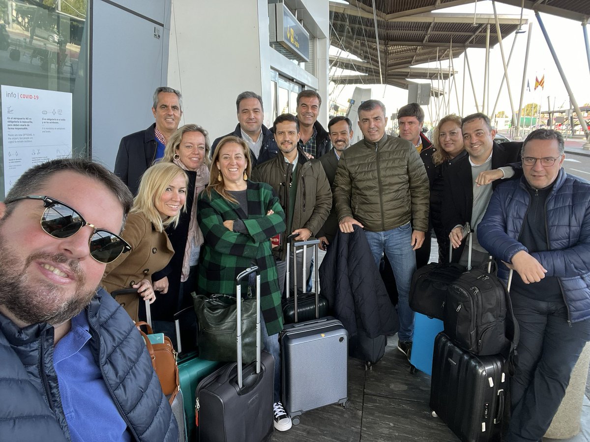 PoliSuarez_LPGC's tweet photo. Ponemos rumbo a #Zaragoza, donde el #PP presentará mañana a sus candidatos a las próximas elecciones autonómicas del 28M; entre ellos a nuestro presidente @MDominguez_pp 
Acudimos con ilusión, convencidos de que tenemos el mejor candidato y el mejor proyecto para #Canarias. https://t.co/QUN1pqvUGI