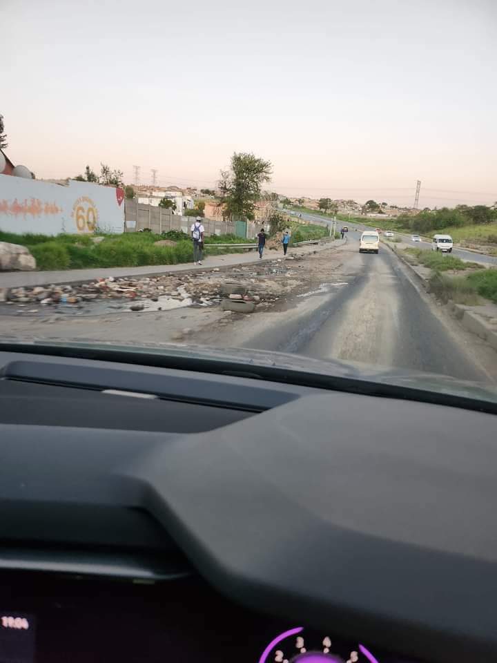 Mpilo589's tweet photo. @FaithMangope sins the last interview we had we have been taken from pillar to post in regards to London road Noorwood JRA is claiming that they don't service London road infact it's Provincial Government that is incharge now criminals have started high jacking vehicles on London https://t.co/Hj3LLQVPrP