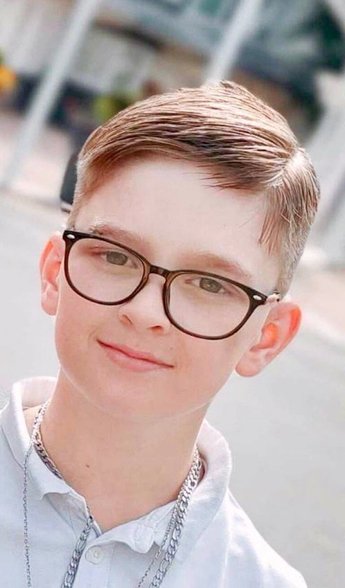 eciotti's tweet image. Immense tristesse pour Lucas, élève de 13 ans du collège L. Armand à Golbey qui a mis fin à ses jours samedi dernier, il était victime d’un harcèlement scolaire en raison de son orientation sexuelle.

Nous avons le devoir de combattre toute forme d’homophobie !