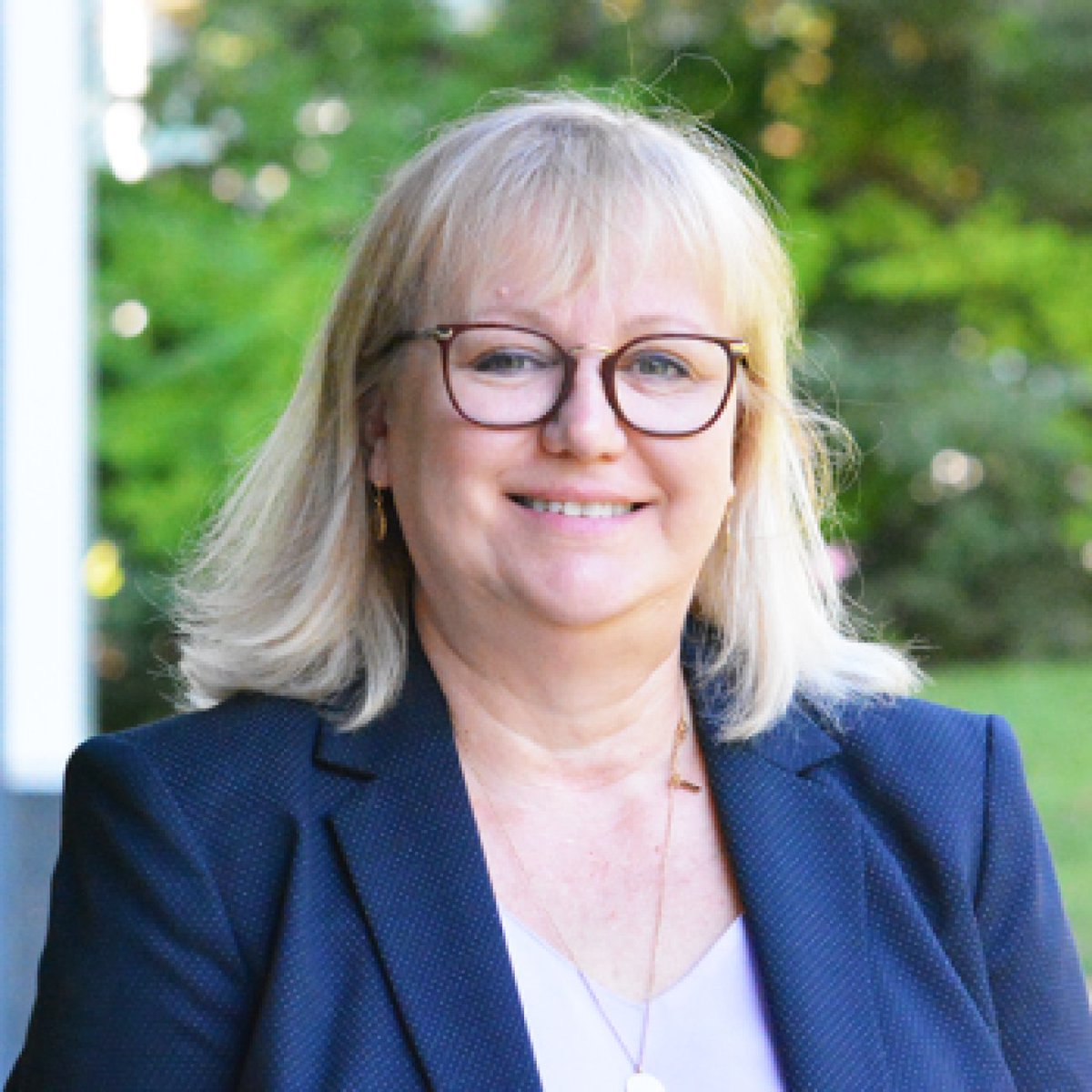 DeansOffice_UTM's tweet photo. In memory of the incomparable Rose Mary Craig:

#UTM mourns the loss of award-winning and beloved @IMIUofT staff member and the heart @UTMMScSM  program.

🌹https://t.co/ZR2KM1B4ss https://t.co/EtAHv9LvU7