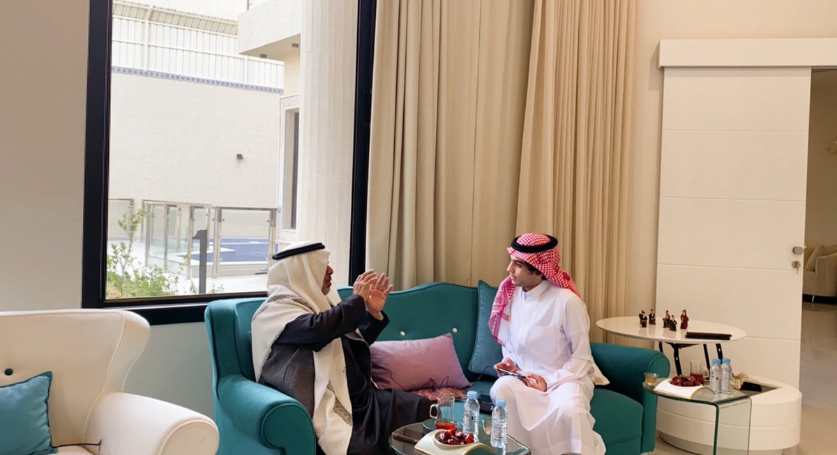 فيصل بن أحمد (@faisalltv) on Twitter photo جزيل الفرح غمرني به الفنان القدير عبد العزيز المبدّل، حينما استقبلني في منزله للحديث عن ذاكرة الفن والمسرح السعودي، وأهم روافد تشكيله و إثراءه . <a href="/aziz_almubaddil/">عبدالعزيز المبدّل</a>
في رصيد المبدّل عدد لافت من الأعمال الفنية والمسرحية خاصة داخل البلاد وخارجها . جزيل الفرح غمرني به الفنان القدير عبد العزيز المبدّل، حينما استقبلني في منزله للحديث عن ذاكرة الفن والمسرح السعودي، وأهم روافد تشكيله و إثراءه . <a href="/aziz_almubaddil/">عبدالعزيز المبدّل</a>
في رصيد المبدّل عدد لافت من الأعمال الفنية والمسرحية خاصة داخل البلاد وخارجها .