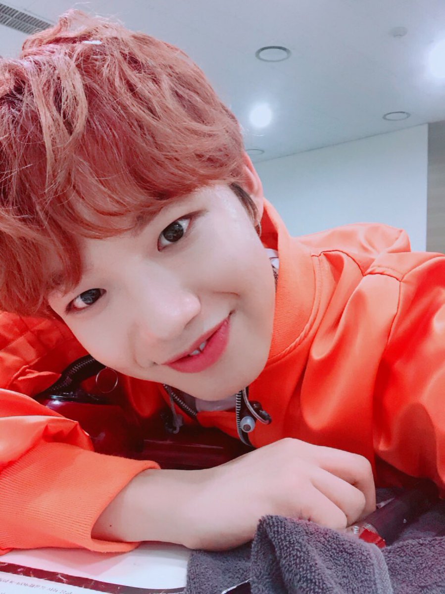 limym_'s tweet photo. 한결같은 고개각도 https://t.co/T0Skk0rYIB