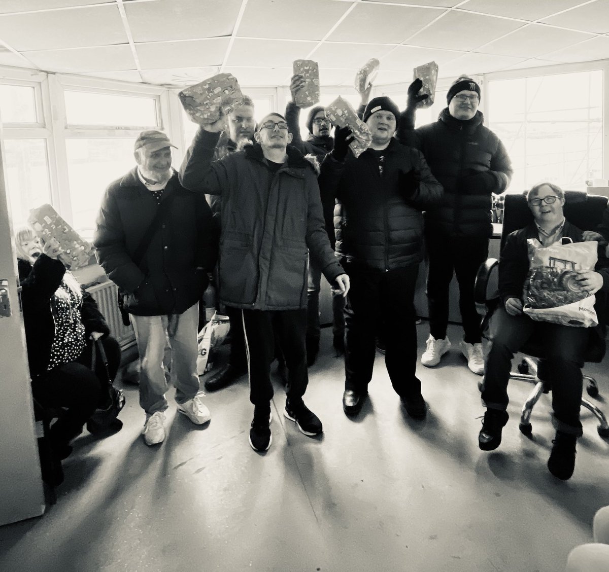 Members of Flow based ⁦<a href="/Old_LowLight/">Old Low Light 💙</a>⁩  with ⁦<a href="/MarkCrowley_/">mark crowley</a>⁩  delighted to donate warm hats socks and gloves for the fishermen here for the prawn season