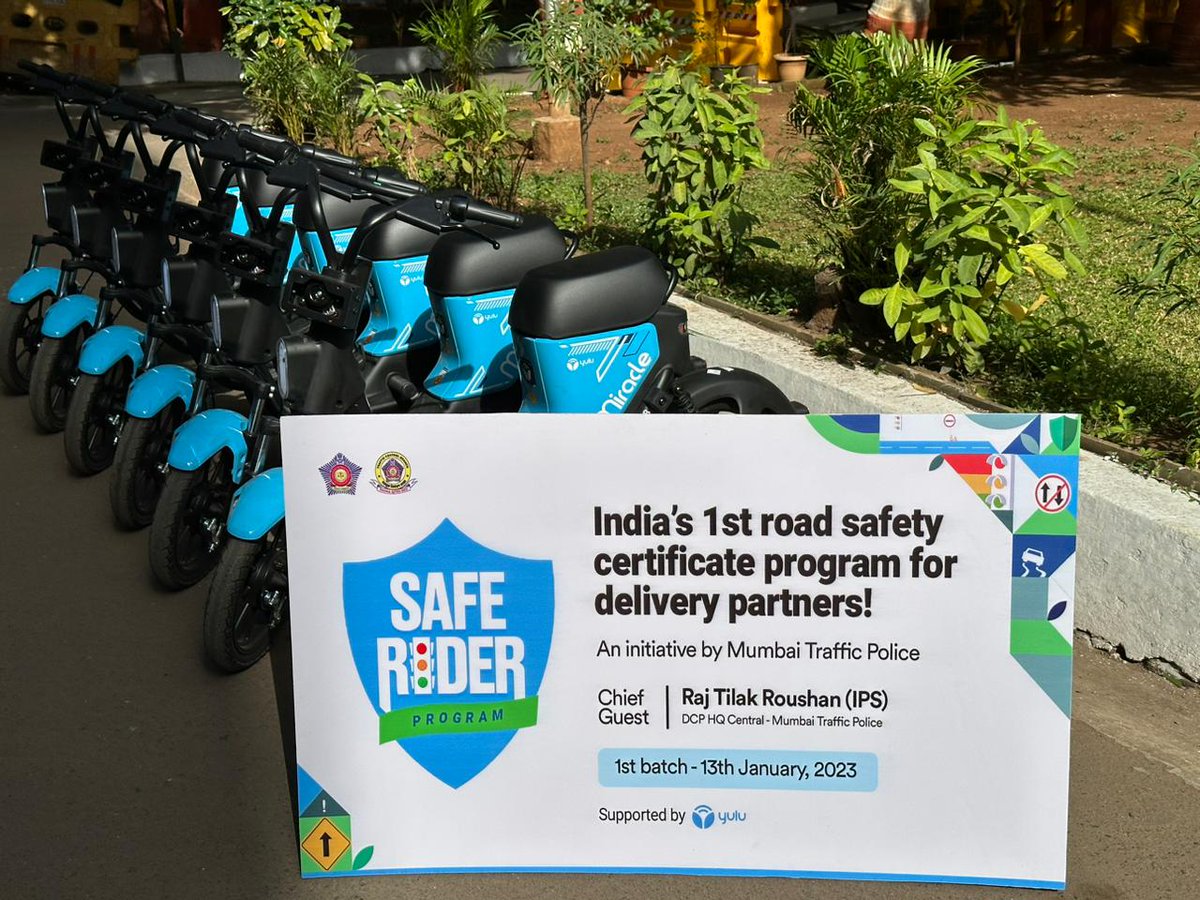 Our 1st #SafeRiderProgram in #Mumbai saw a participation of 70+ #deliverypartners from 6+ #delivery companies. Thank you @MTPHereToHelp for your contribution & helping us deliver our flagship program successfully this #RoadSafetyWeek 
 
#yulu #TrafficRules #SafeIsSmart #Safety