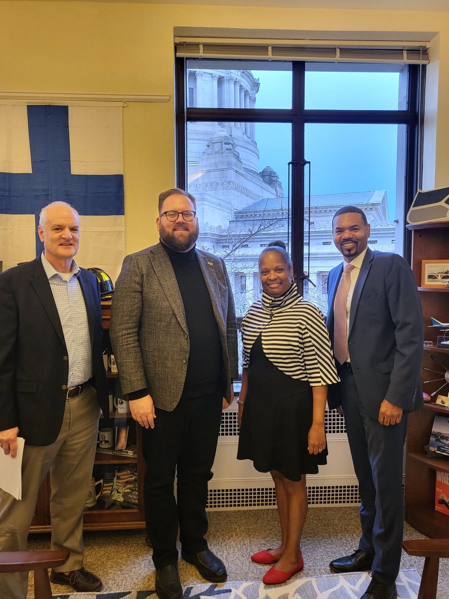 EvCCPresident's tweet image. Thank you @SenMarkoLiias for your support of #EvCC and #SBCTCWashington! Your dedication to education is greatly appreciated #education #colleges #Washington&quot;