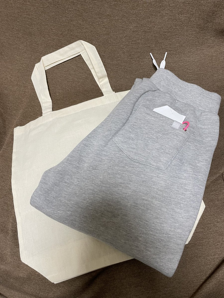 goodmorning_sox's tweet photo. 念願のスウェット到着♪

#クチデザイン
#kuchidesign https://t.co/2m0BwybPFl