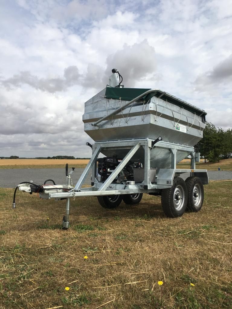 JHarveyEng's tweet photo. We have a 2000kg capacity Auger Hopper Filler available from stock. Perfect for filling game feeders, creep feeders and 3-in-1 feeders. 

Fully road legal, petrol engine, twin axle, fully galvanised. https://t.co/3nPgwzkjGm