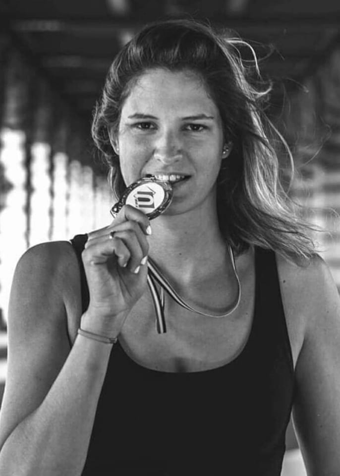sportricolore's tweet photo. 🇫🇷 Ludivine Blanc sacrée championne du monde du 50 m dos en eau glacée 🤩

Notre tricolore décroche son premier titre mondial et s'offre le record du monde de la discipline 🥇

Une performance réalisée dans une eau à 3,7 degrés du côté de Samoëns, en Haute-Savoie 🤝 https://t.co/KY2JE7ULMX