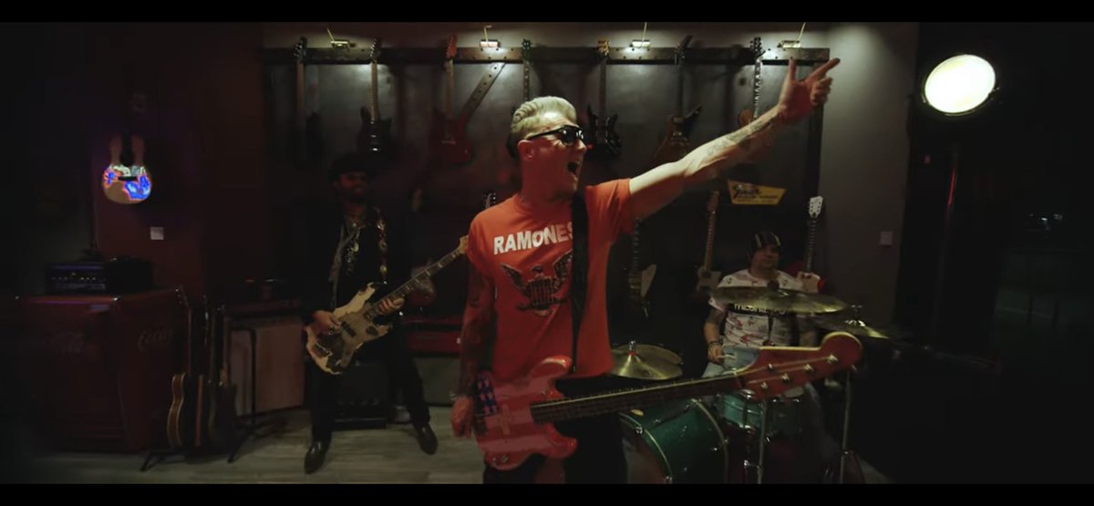 My dear buddy’s EVE <a href="/JarkkoEve/">Jarkko Eve</a> 
new singe/video out now!
Somehow my ass happens to be in video🤪

youtu.be/o-RjVYywC3Q